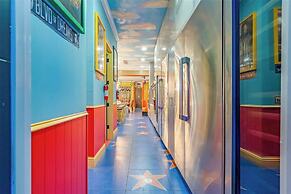 Luxury Mansion w Pool Sleeps 60