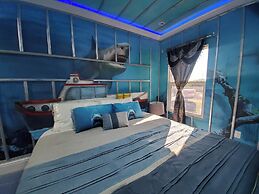 Luxury Mansion w Pool Sleeps 60