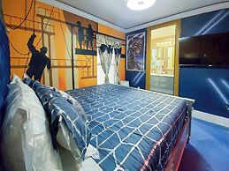 Luxury Mansion w Pool Sleeps 60