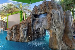 Luxury Mansion w Pool Sleeps 60