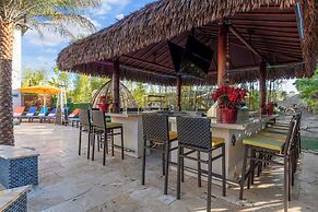 Luxury Mansion w Pool Sleeps 60