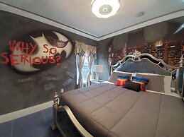 Luxury Mansion w Pool Sleeps 60