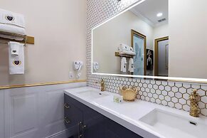 Luxury Mansion w Pool Sleeps 60