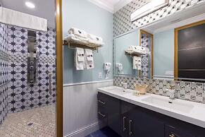 Luxury Mansion w Pool Sleeps 60