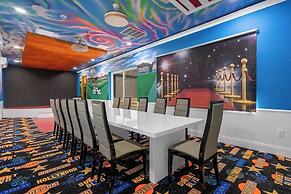 Luxury Mansion w Pool Sleeps 60