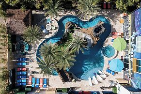 Luxury Mansion w Pool Sleeps 60