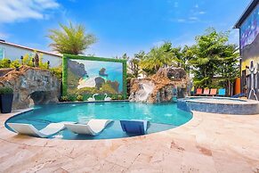 Luxury Mansion w Pool Sleeps 60
