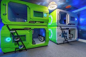 Luxury Mansion w Pool Sleeps 60