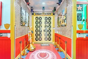 Luxury Mansion w Pool Sleeps 60