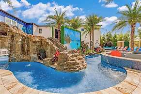 Luxury Mansion w Pool Sleeps 60