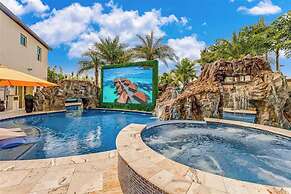 Luxury Mansion w Pool Sleeps 60