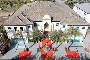 Luxury Mansion w Pool Sleeps 60