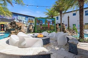 Luxury Mansion w Pool Sleeps 60