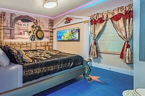 Luxury Mansion w Pool Sleeps 60