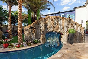 Luxury Mansion w Pool Sleeps 60