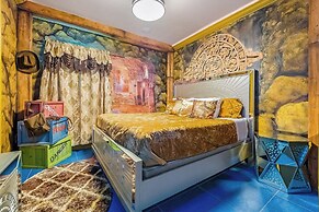 Luxury Mansion w Pool Sleeps 60