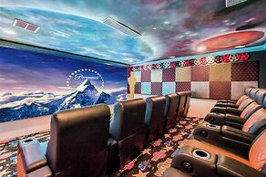 Luxury Mansion w Pool Sleeps 60