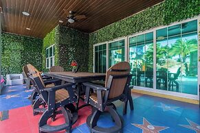 Luxury Mansion w Pool Sleeps 60