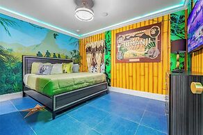 Luxury Mansion w Pool Sleeps 60