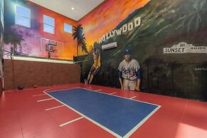 Luxury Mansion w Pool Sleeps 60