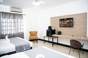 Pickwick Park View Hotel