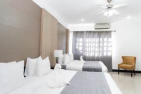 Pickwick Park View Hotel