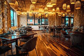 Pickwick Park View Hotel