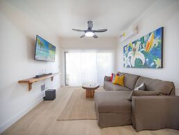 Caribbean Breeze - 2BR Apartment Close to Beach!