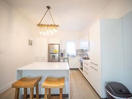 Caribbean Breeze - 2BR Apartment Close to Beach!
