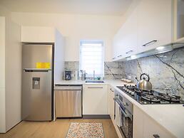 Caribbean Breeze - 2BR Apartment Close to Beach!