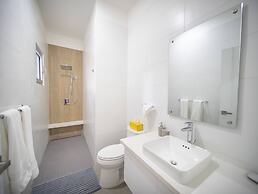 Caribbean Breeze - 2BR Apartment Close to Beach!