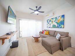 Caribbean Breeze - 2BR Apartment Close to Beach!