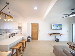 Caribbean Breeze - 2BR Apartment Close to Beach!