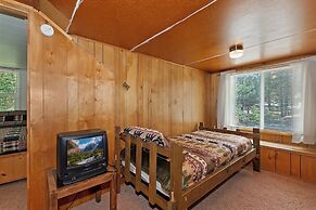 Sunshine Cabin Cozy 2-Story Getaway