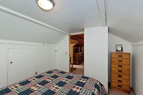 Sunshine Cabin Cozy 2-Story Getaway