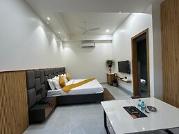 Hotel sky way inn