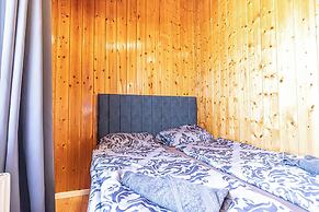 Cozy 3BR Apt with Garden Sleeps 10