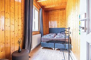 Cozy 3BR Apt with Garden Sleeps 10