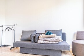 Cozy 3BR Apt with Garden Sleeps 10