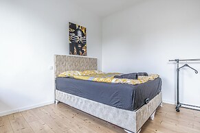 Cozy 3BR Apt with Garden Sleeps 10