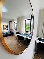 Cozy 3BR Apt with Garden Sleeps 10