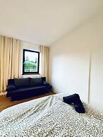 Cozy 3BR Apt with Garden Sleeps 10