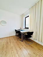 Cozy 3BR Apt with Garden Sleeps 10