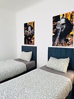 Cozy 3BR Apt with Garden Sleeps 10