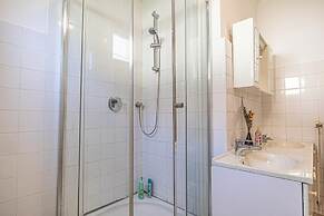 Cozy 3BR Apt with Garden Sleeps 10