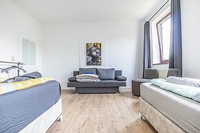 Cozy 3BR Apt with Garden Sleeps 10