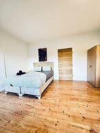Cozy 3BR Apt with Garden Sleeps 10