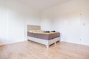 Cozy 3BR Apt with Garden Sleeps 10