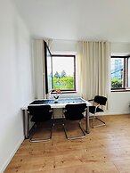 Cozy 3BR Apt with Garden Sleeps 10