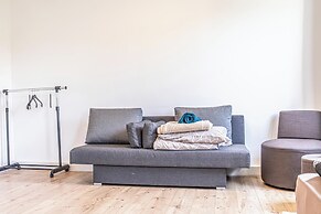 Cozy 3BR Apt with Garden Sleeps 10